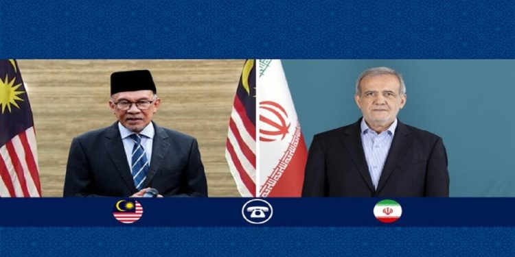 تاکید سران ایران و مالزی بر تقویت همکاری‌های جهان اسلام و توسعه روابط دوجانبه